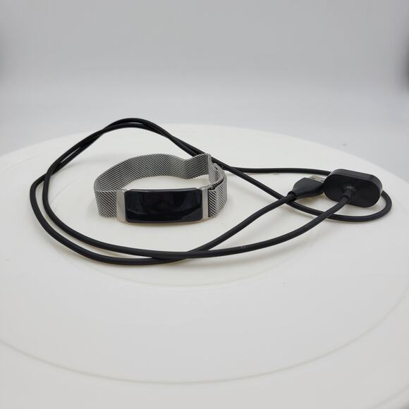 FitBit Fitness Activity Tracker Black Metal Bands Magnetic Lock‎ with Charger - Picture 1 of 12